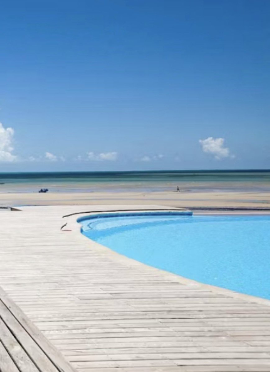 A Beach Lodge that gets the balance right.

Enough buzz to feel lively never commercial.
Small enough to feel homely large enough for space and activity.

Beachfront in Vilanculos.
Easy days.
Well run.

Chosen for consistency, not hype.

uniquestays.co.za/room/vilanculo…