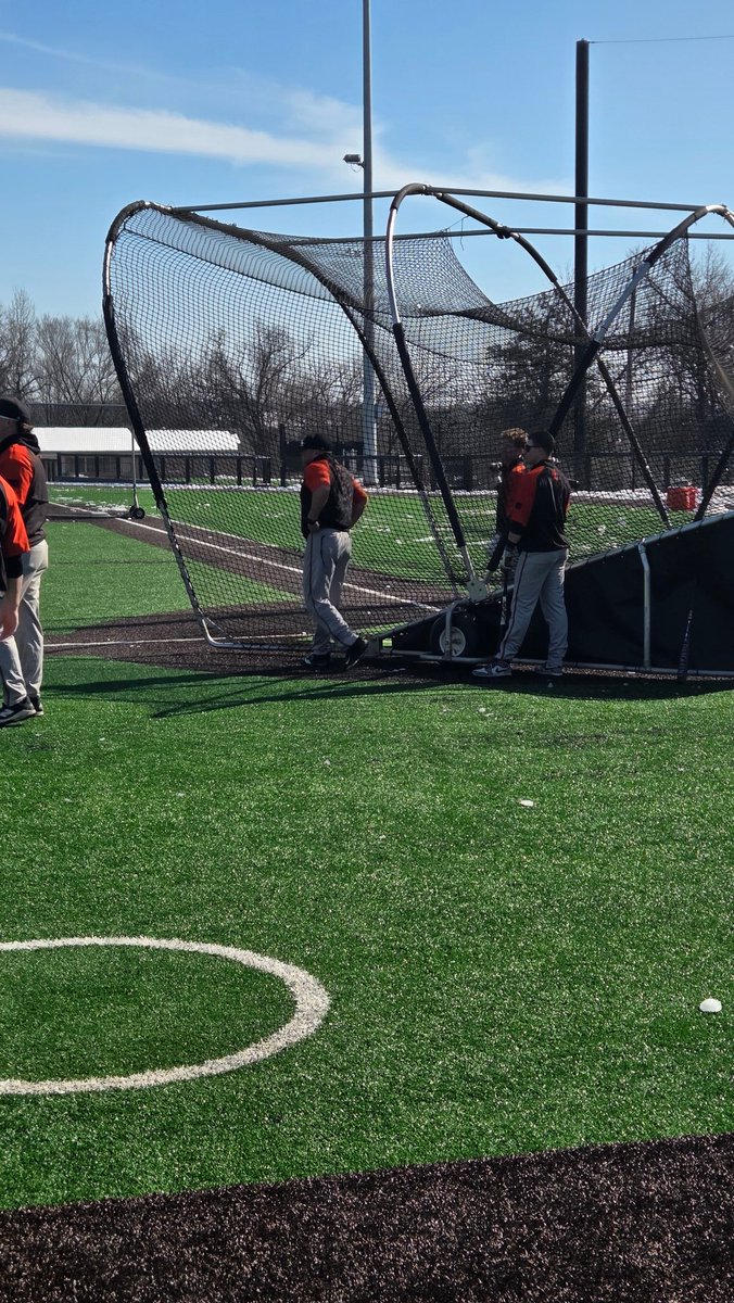 ConnorsBaseball's tweet photo. Cowboys are on the field ready for BP

First pitch 1pm https://t.co/HXFIsKllBH