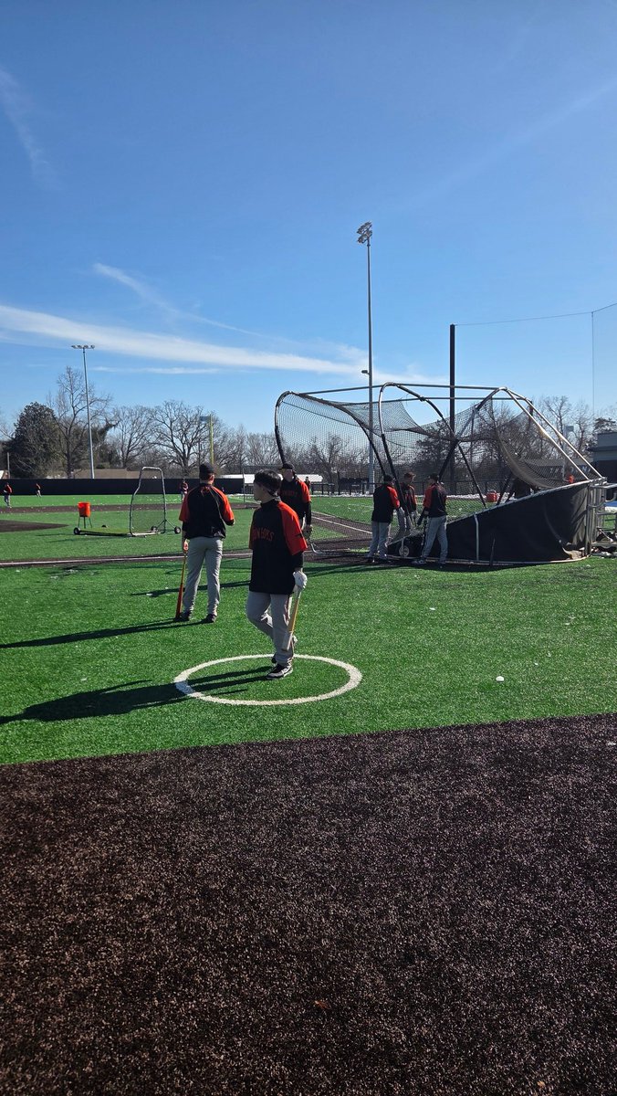 ConnorsBaseball's tweet photo. Cowboys are on the field ready for BP

First pitch 1pm https://t.co/HXFIsKllBH