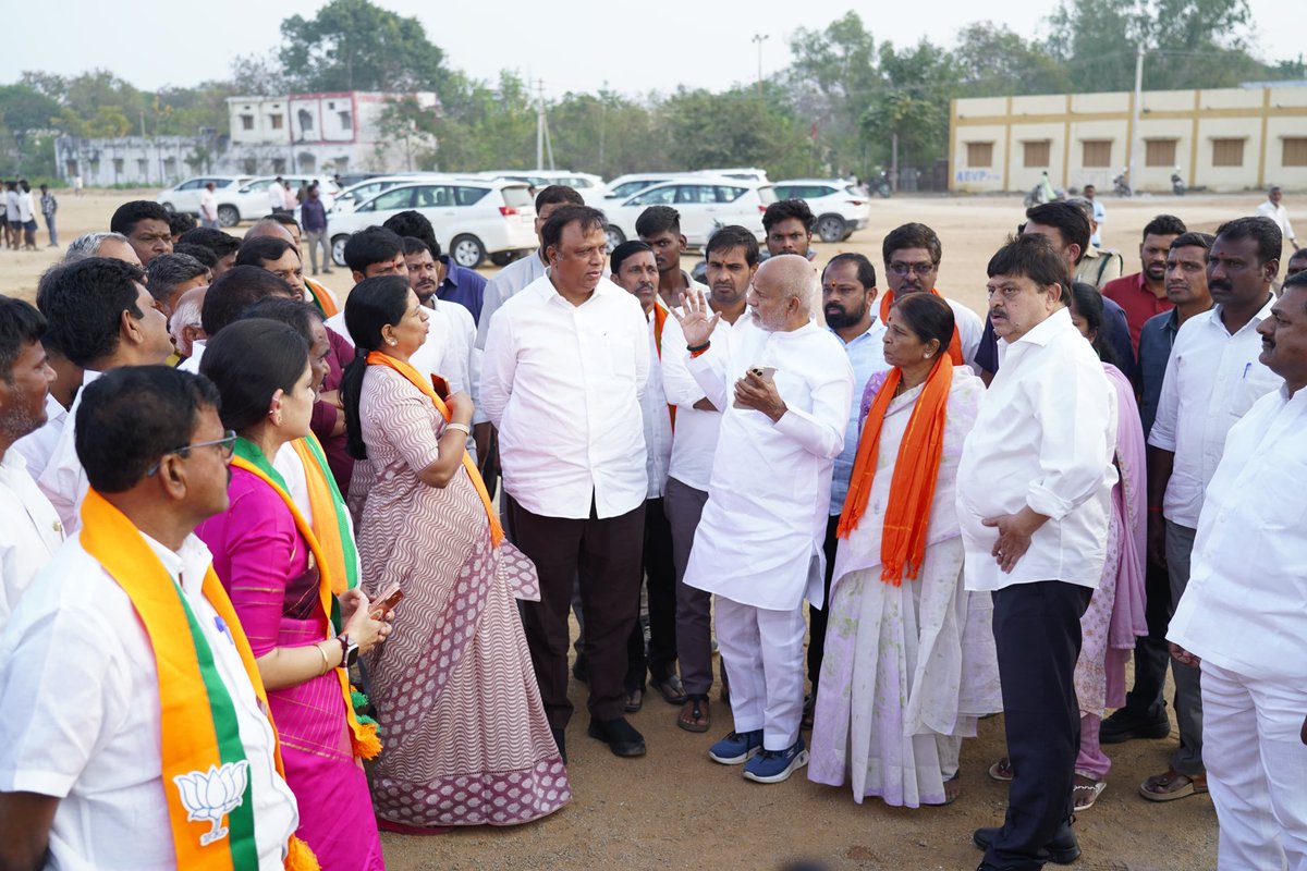 NRR_Office's tweet photo. మహబూబ్‌నగర్‌లో ఫిబ్రవరి 4న నిర్వహించనున్న బూత్ స్థాయి కార్యకర్తల సమావేశానికి గౌరవనీయులు బీజేపీ జాతీయ అధ్యక్షులు శ్రీ నితిన్ నబీన్ జీ ప్రసంగించనున్న నేపథ్యంలో, సభా ప్రాంగణాన్ని ప్రత్యక్షంగా పరిశీలించిన @BJP4Telangana రాష్ట్ర అధ్యక్షులు శ్రీ @N_RamchanderRao గారు. https://t.co/ZmMHZj0zzc