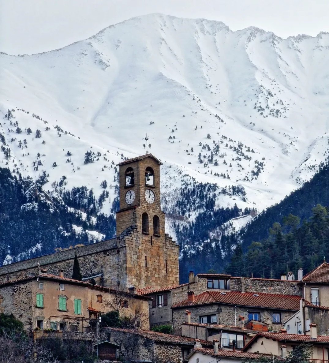 ricardrigall's tweet photo. Vernet i el Canigó. #vernet #vernetlesbains #canigó #conflent #pyreneesorientales https://t.co/xvEFIFrFpr