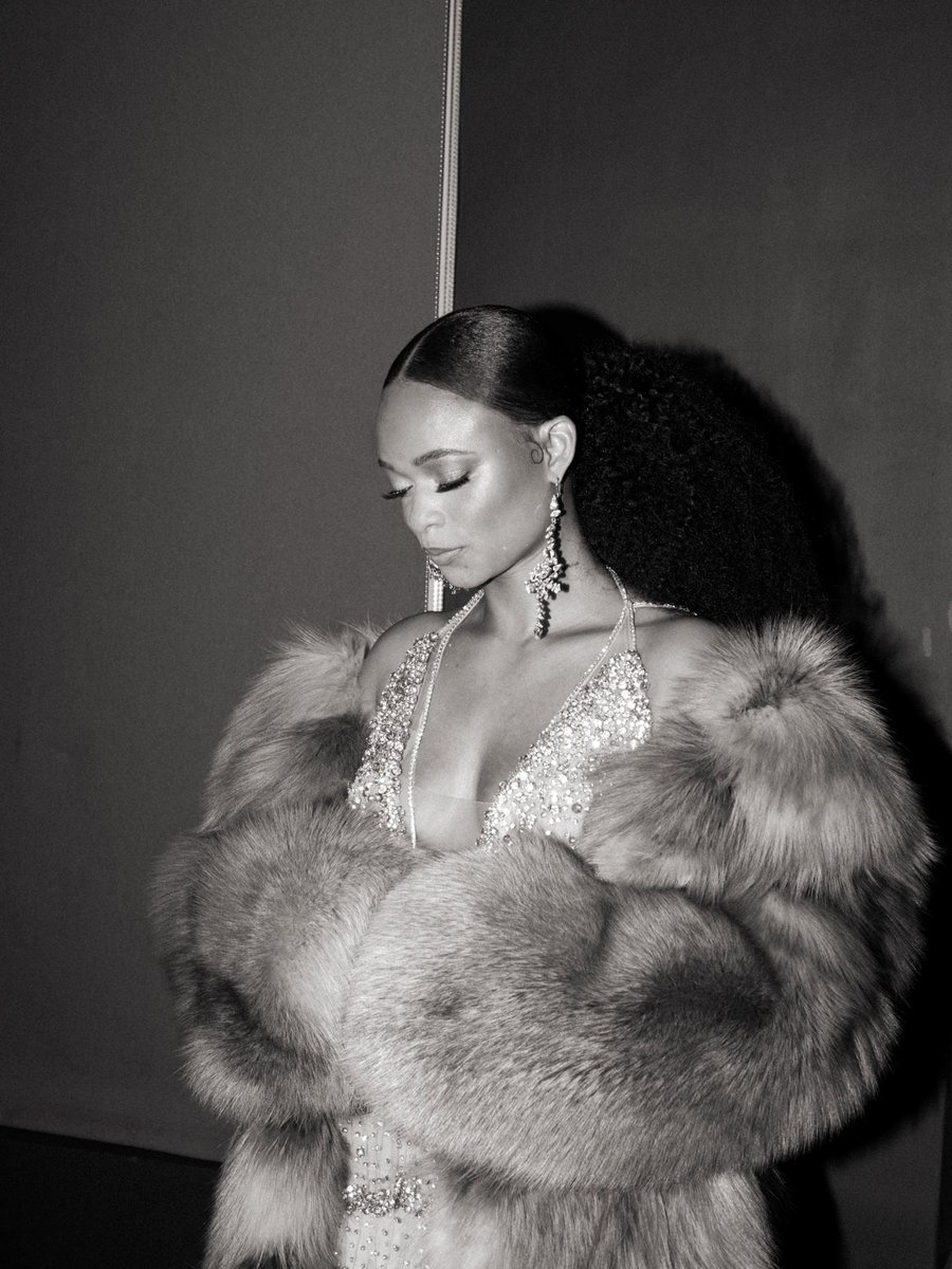 LilaIkeJa's tweet photo. Stunna gyal ✨🤌🏽#TheGrammys #OpeningCeremony https://t.co/t0NrMGEYOw