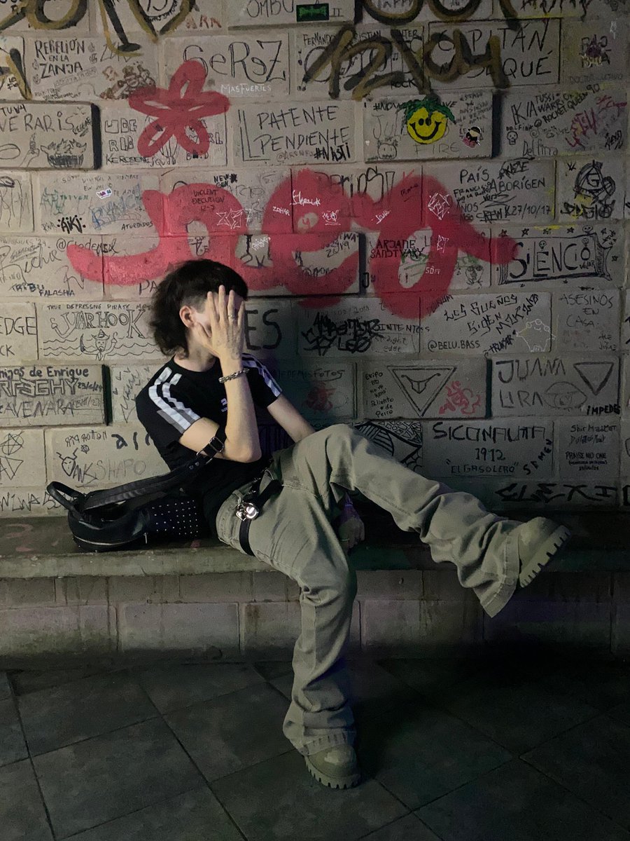 @@'s least helpful contributor tweet media