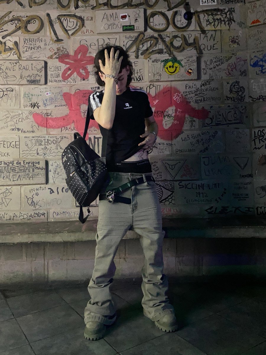 @@'s least helpful contributor tweet media