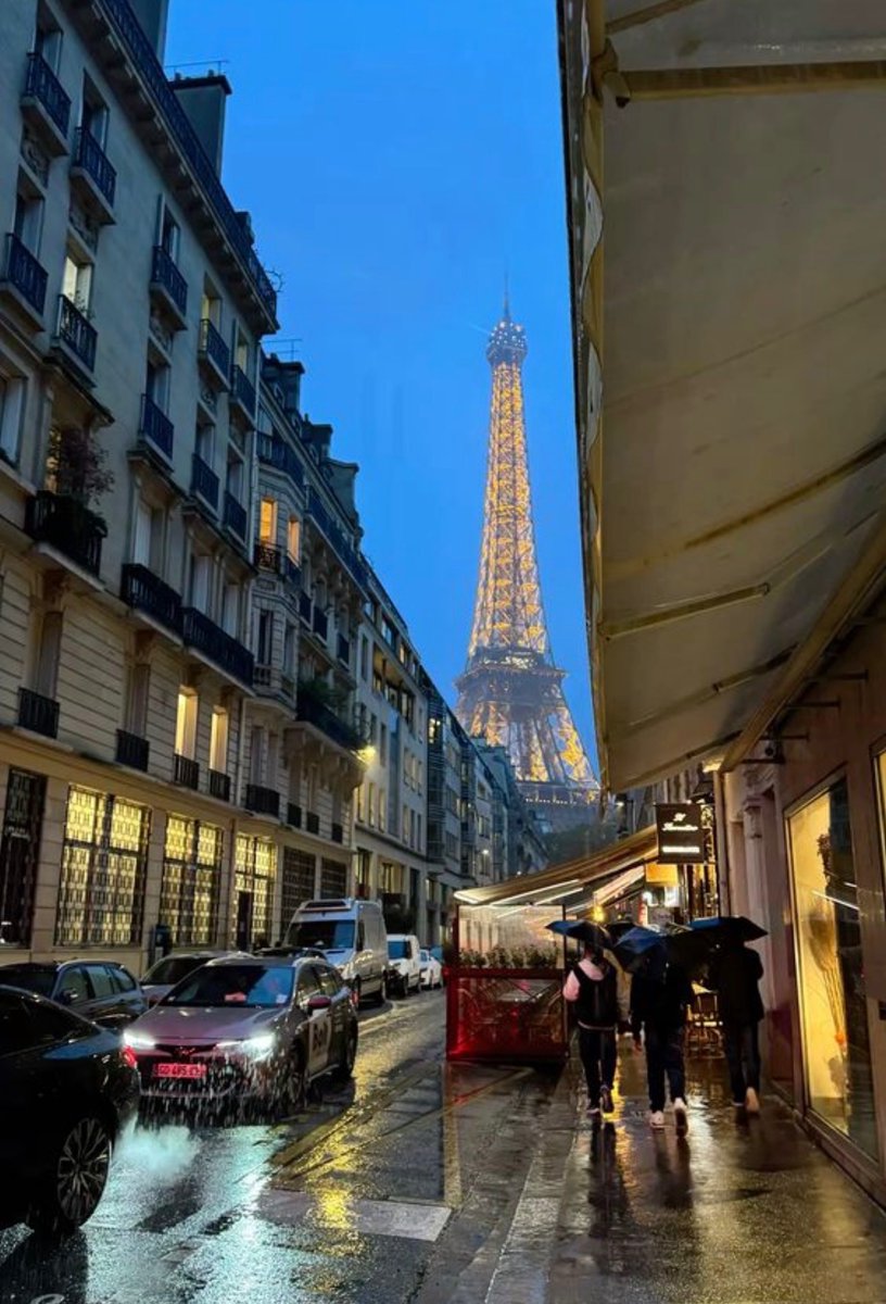 London 🇬🇧                             Paris 🇫🇷