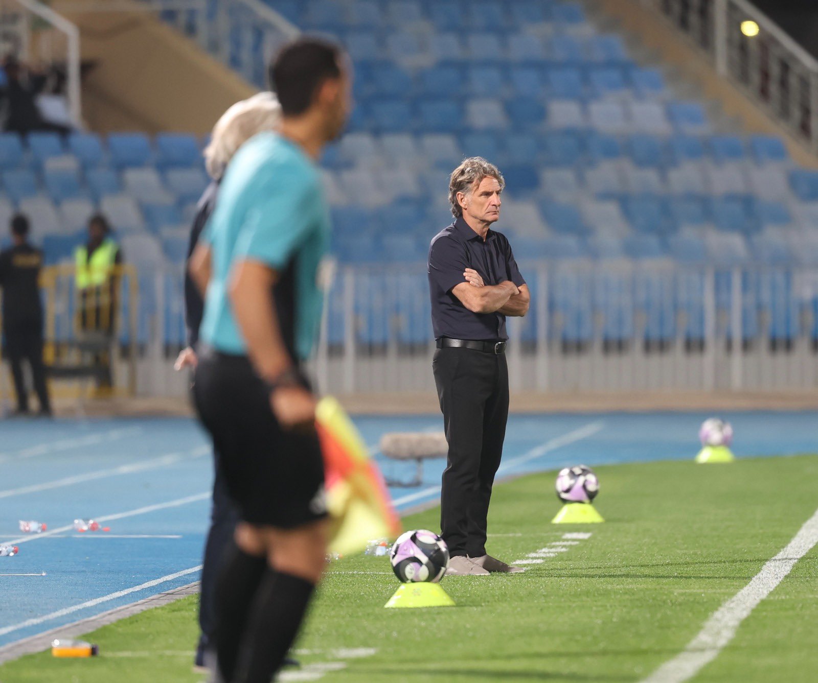دانيال كارينيو مدرب فريق الرياض في المؤتمر الصحافي: - لا جديد بخصوص الميركاتو الشتوي، والجانب النفسي أثر كثيرًا على نتائج المباراة، وحاولنا عمل أي شيء لأخذ نقاط المباراة، والروح القتالية التي لعب فيها الفريق بها سنحقق نقاط في المستقبل. - لا بد أن نحسن طريقة لعبنا في المستقبل. #الرياض_النصر 