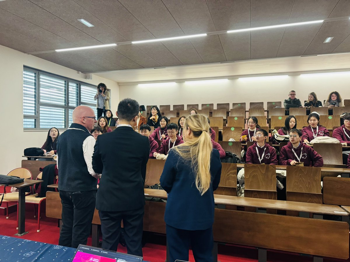 🧑🏻‍🎓La semaine démarre en beauté!
欢迎 (bienvenue) à la délégation d’étudiants de @UESTC #Chengdu🇨🇳à la Winter School Fac des sciences <a href="/umontpellier/">Université de Montpellier</a> (suivi par le retour de nos étudiants à Chengdu).
45 ans de jumelage, et un pont entre nos 2 villes, ancré solidement dans l’amitié🤝