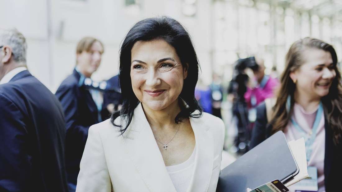 herrm1938's tweet image. Lobbyisten wie #Connemann und #Reiche prägen die #Union.  

Die sind Lichtjahre von der Lebensrealität der Menschen entfernt.  

Dann komm so ein Bullshit wie #Livestyle-Teilzeit, #Blaumachen und das Ende von #Zahnbehandlung raus.