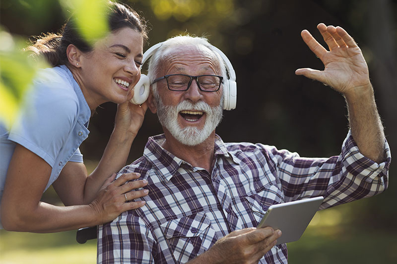JfsCare's tweet photo. You’ve heard of PB&amp;J and grilled cheese, but have you tried a playlist sandwich? This unique approach is fast becoming one of the best ways to calm someone with dementia. Find all the details you need! https://t.co/QYD3u9KRdx 
#HomeCare
#AgingInPlace
#CaregiverResources https://t.co/ZlsKlIwlUT