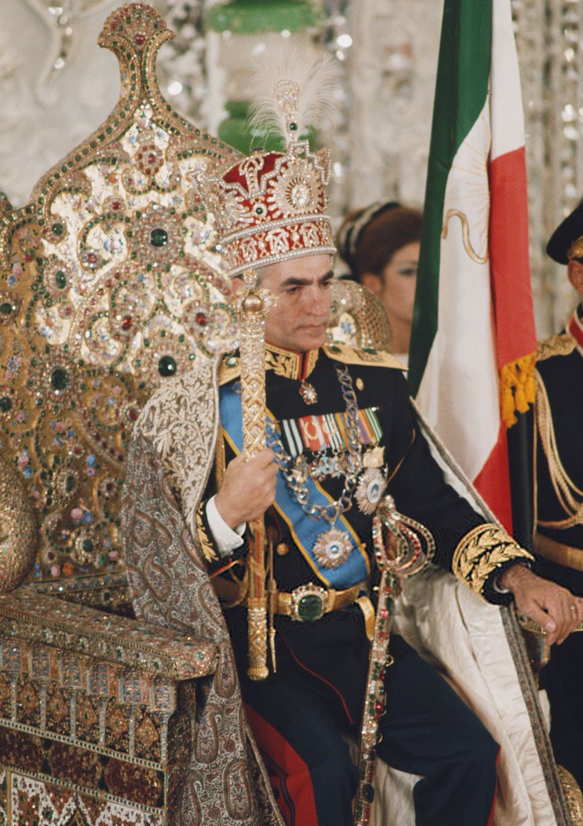 iiigaia_x's tweet image. کیرم‌تو سادگی من این زرق و برق رو میخام
#جاويدشاه‌