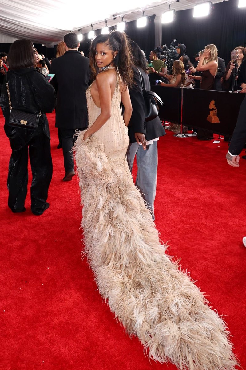 Dsquared2's tweet photo. Light as a feather. Heavy on the trophies.

#Tyla in an archival Dsquared2 Fall/Winter 2013 dress as she receives the GRAMMY for Best African Music Performance.

#DSQUARED2
#D2FRIENDS https://t.co/qtIkQJvfLm