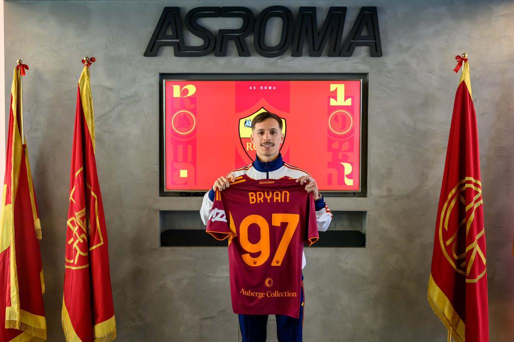 SoloRomaBuona's tweet image. Da oggi sei uno di noi Bryan!

ONORALA, PER NOI È TUTTO🟡🔴

📸 @OfficialASRoma #AsRoma
#CalcioMercatoRoma #Zaragoza
