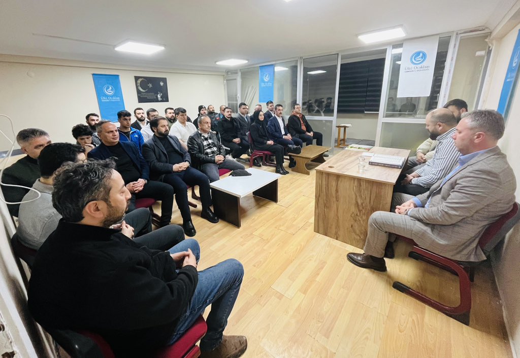 gokhanyasar55's tweet photo. Samsun Ülkü Ocakları İl Başkanlığı olarak, Ramazan ayının müjdecisi olan Berat Kandili’ni dualarla karşıladık. Ocak binamızda gerçekleştirdiğimiz Kur’an-ı Kerim Tilaveti ile gönüllerimizi feyz ile doldurduk.
Okunan ayetlerin nuruyla; vatanımız, milletimiz ve tüm Türk-İslam alemi için hayır dualarında bulunduk. 
Bu vesileyle başta şehitlerimiz olmak üzere tüm geçmişlerimizi rahmetle yad ediyoruz.
Cenab-ı Allah dualarımızı kabul, Beratımızı mübarek eylesin.