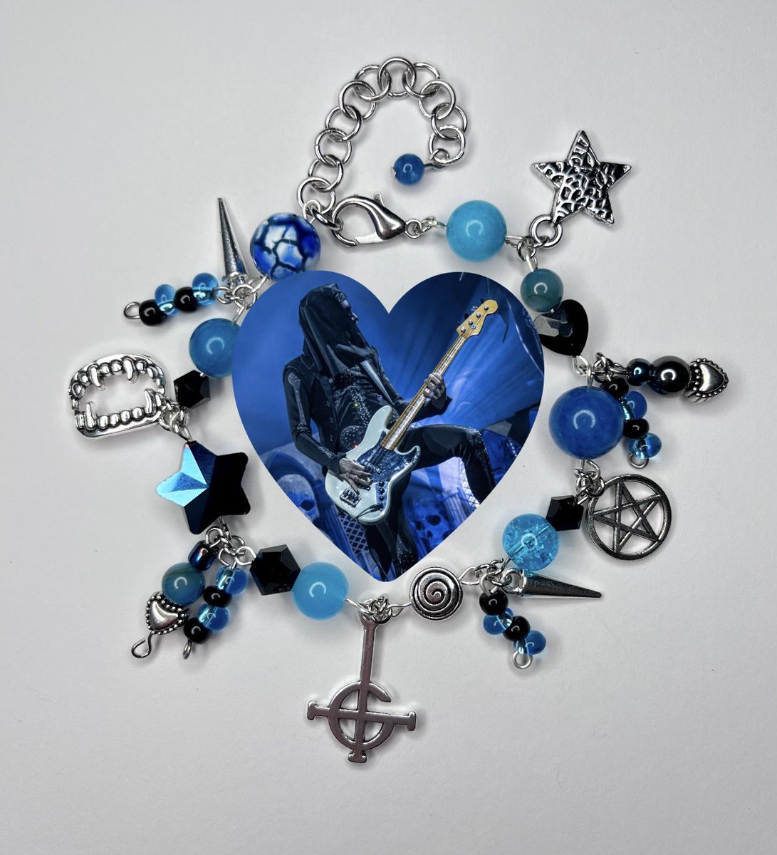 alex⛧phantomlover tweet media