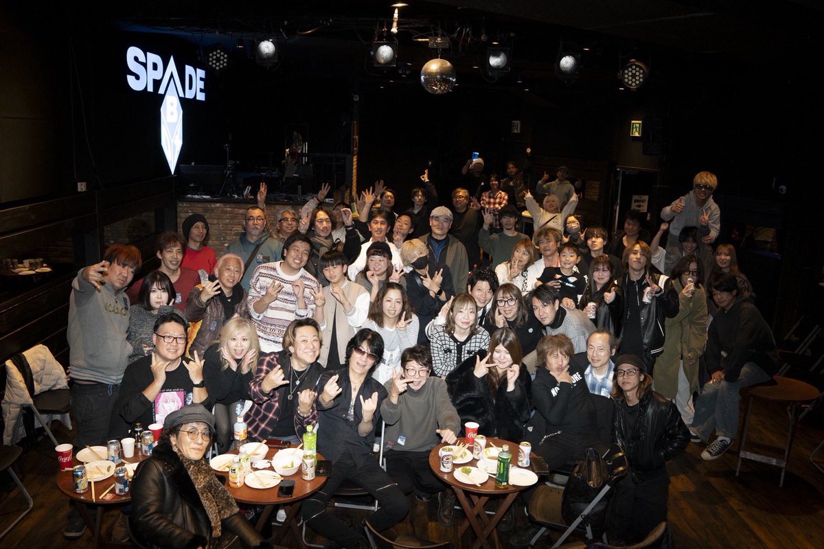 VETIX_studio's tweet photo. 日が変わり2/3
烏森店30歳を迎える事が出来ました。
利用してくれるアーティスト！
支えてくれたスタッフ！
関係者、仲間、家族、、、のお掛けです。
本日にありがとうございます♪

先日1/26ハートランドにて30周年イベントで一緒祝って頂き楽しい１日をありがとう〜

これからも宜しくお願いします https://t.co/USR4o7wp3M