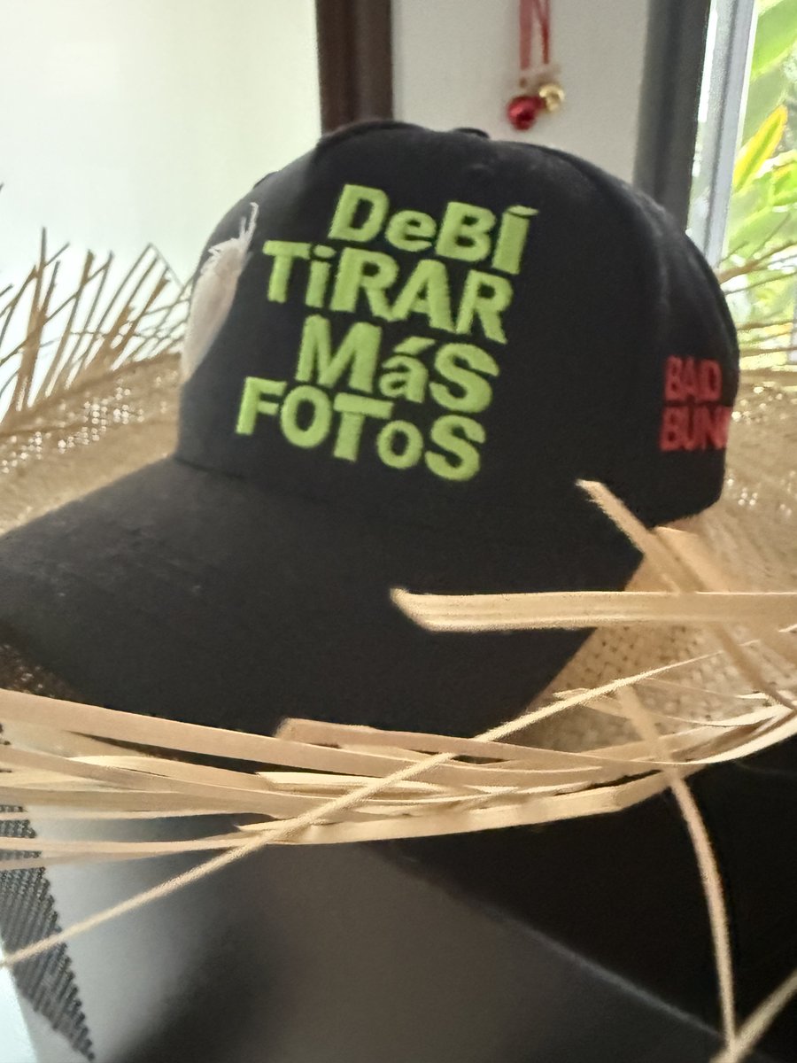 Ya comprando los destilados, jugos de china y toronja natural, vinos y champagne! Los entremeses los compraré el mismo día!  La lista va por 20!  Ay Santo!  Dios proteja y bendiga grandemente a NUESTRO conejito!  ARRIBA! 🇵🇷🇵🇷🥂
