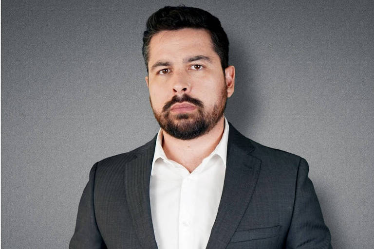 meioindep's tweet photo. 🚨ATENÇÃO: Flávio, pré-candidato à presidência, concede entrevista exclusiva ao jornalista Paulo Figueiredo

Entrevista vai ao ar amanhã (terça-feira), às 15h. https://t.co/Xn2ZS3NDyT