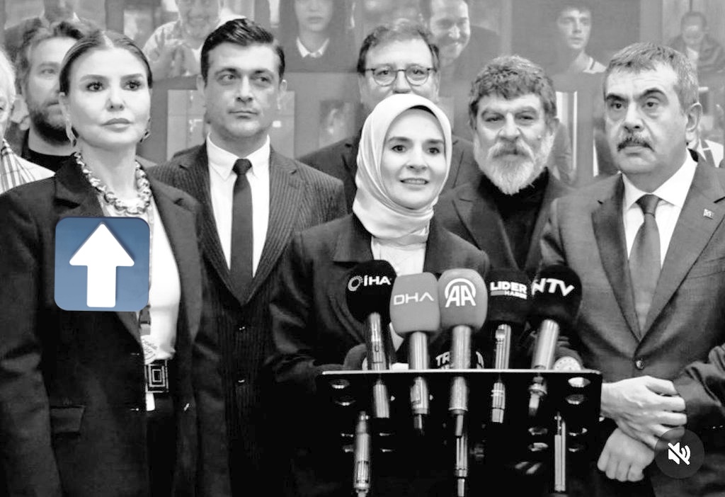 Bu şahısla ne gibi bir işiniz olabilir sayın bakanlar <a href="/Yusuf__Tekin/">Yusuf Tekin</a> ve <a href="/MahinurOzdemir/">Mahinur Özdemir Göktaş</a> ? Hadi "onunla olan işimizden sana ne!"  dediniz varsayalım bunun aile ile ne alakası var ? Mesele aile kurumunu yok etmekse tam kişisini bulmuşsunuz 👏🏻
Reis <a href="/RTErdogan/">Recep Tayyip Erdoğan</a>, bu işte bir iş var 🤔