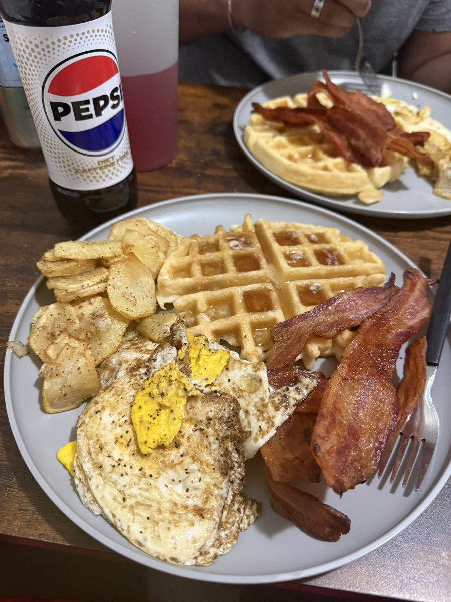 kiki ♑️ (@kiki2021_) on Twitter photo 