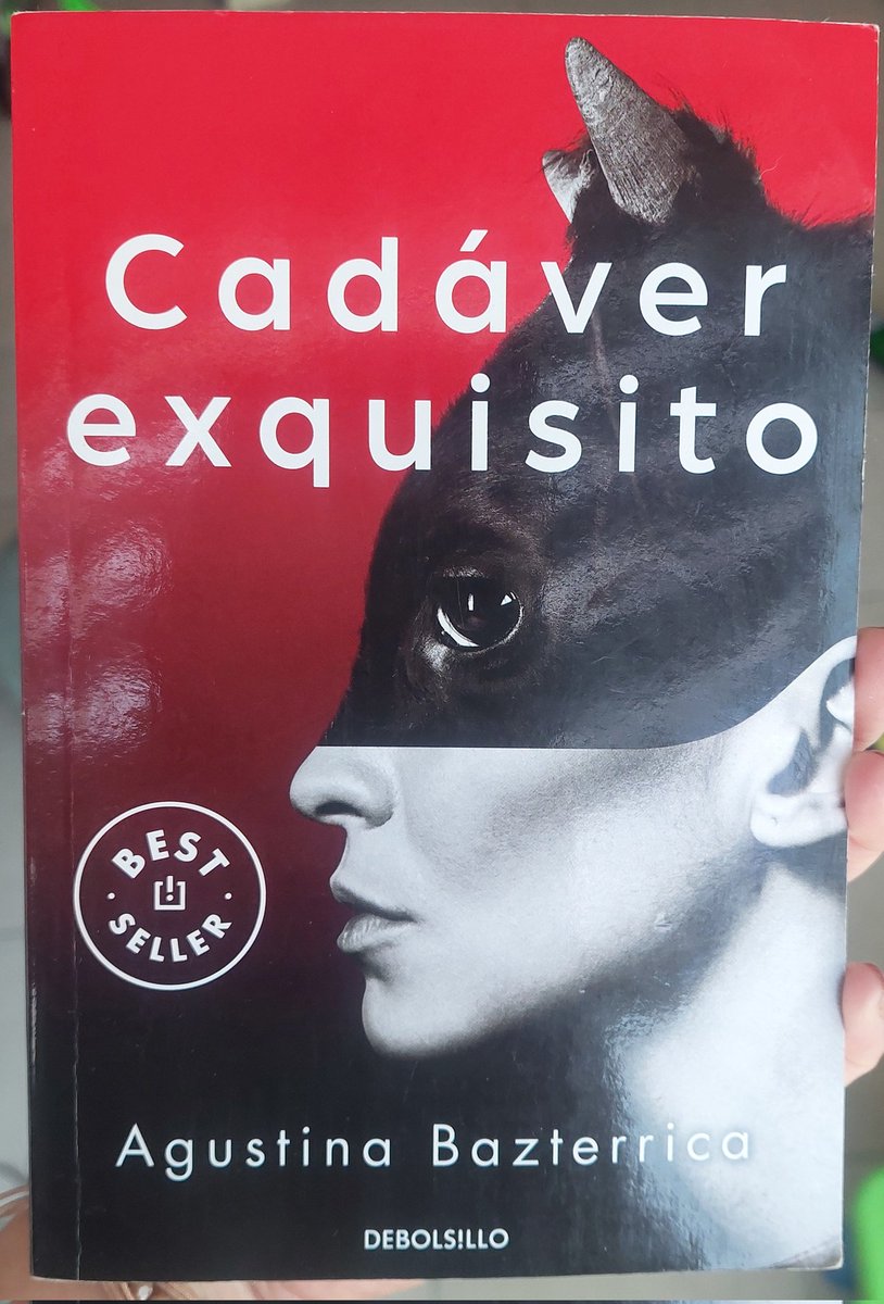 TamiBernal24's tweet photo. Leí en una semana el libro Cadáver exquisito de Agustina Bazterrica. Se trata de un futuro distópico en el que los animales tienen un virus y se normaliza comer carne humana. 

Recomendable para los que buscan un estilo sencillo y fácil de comprender y una historia que los atrape https://t.co/fPyNhYHxer