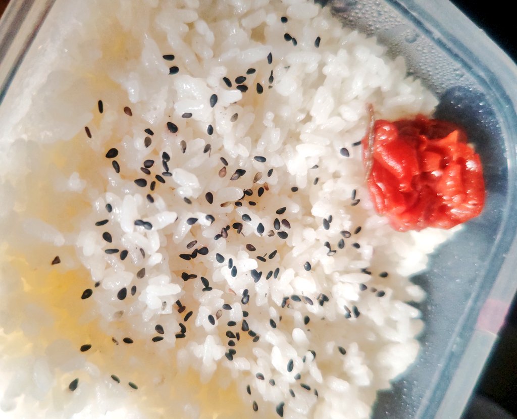 デリバリーとかケータリングとか始めようかのう。。

料理好きだったのに
最近じゃ忙し過ぎて
義務化して

料理作るん楽しめなくなっとる
メニューすら浮かばんくて
みんなに（みんなって誰だよ）
「今日のご飯なに？」とか聞いとる始末。。

今までの記録見返して