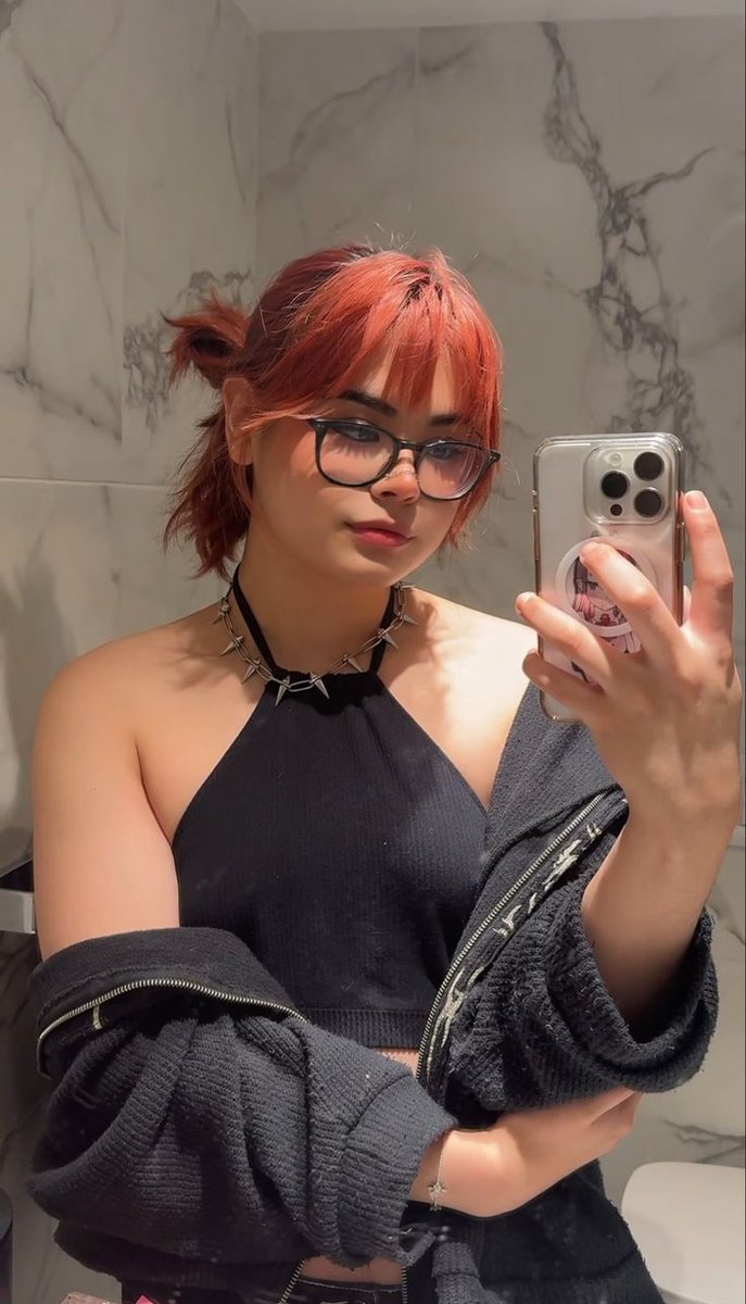 knottsharon01's tweet photo. MEN what actually scares you about dating a trans girl?🤔 #transgirl #transwoman #transbeautiful #transtwitter #LGBTQ #cutegirls https://t.co/NAyFRd0wol