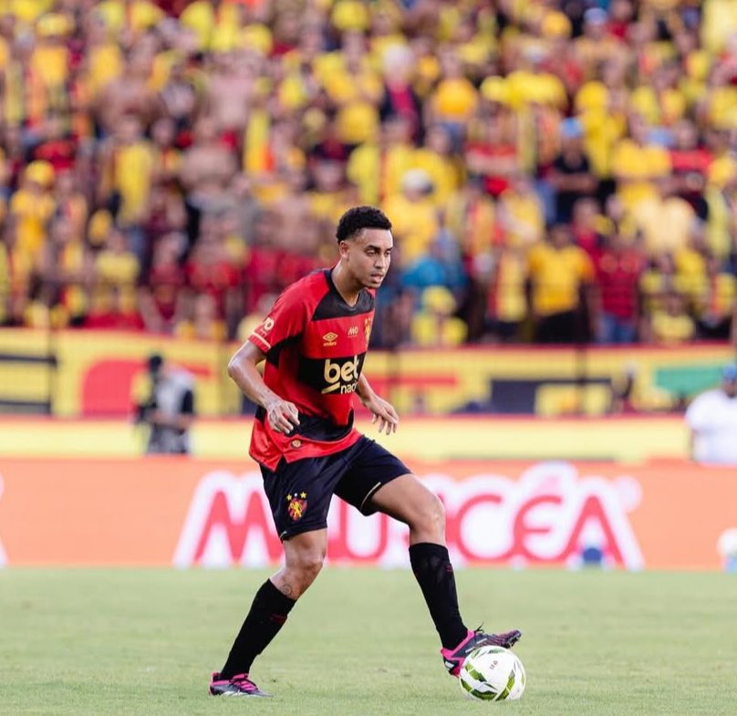 🚨🦁
Marcelo Ajul é o jogador que mais tem passes por jogo do Sport, no Campeonato Pernambucano.

O atleta tem em média 55 passes por jogo, um aproveitamento de 90% em média.

🗞️ <a href="/SofascoreBR/">Sofascore Brasil</a>