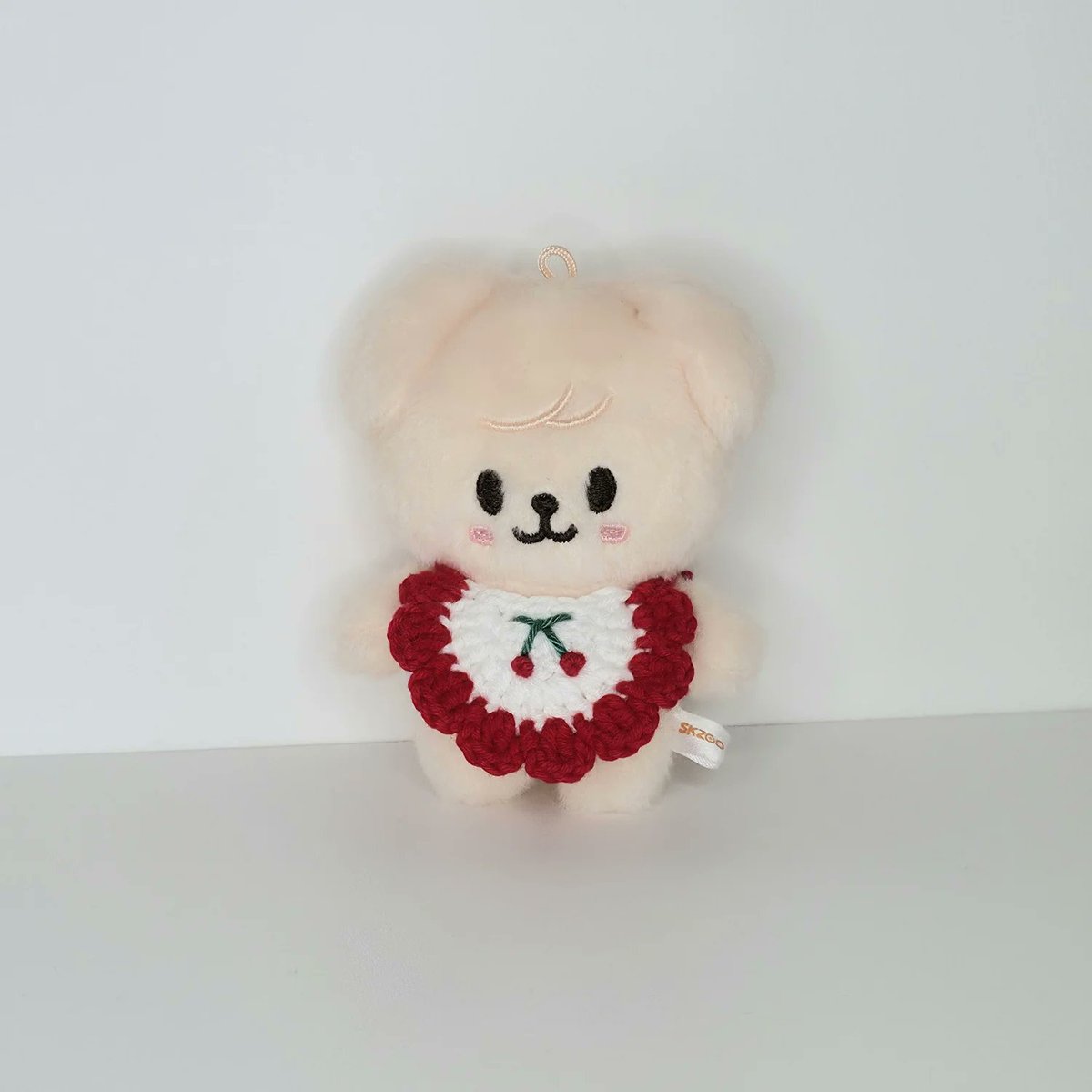 oddinent's tweet photo. 🍓 if you're new here:

check my pinned post, instagram profile &amp; the 'about' section of my website to learn about me!  💌

store updates are slowly happening again after the new year ⭐️

new skzoo clothes &amp; jewellery are being worked on 🎀

https://t.co/gnPvPI2MxA https://t.co/MB8oQDLNsU