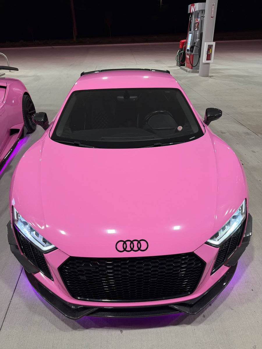 TheAutoHub's tweet image. Pink wrap does look nice