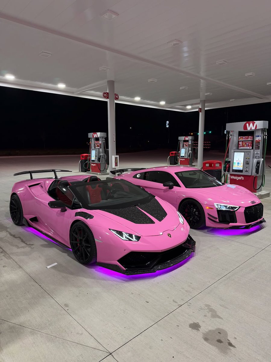 TheAutoHub's tweet image. Pink wrap does look nice