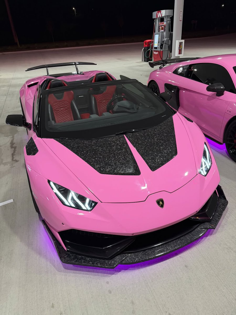 TheAutoHub's tweet image. Pink wrap does look nice