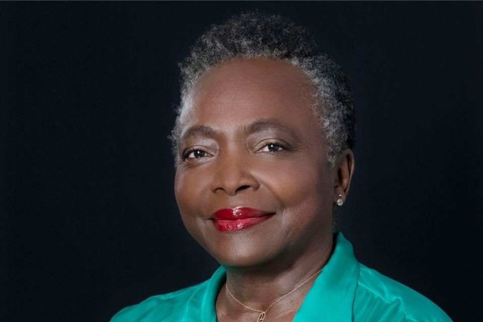 🅵 Denise Epoté : Un Nouveau Départ Pour La Diva Des Médias

🅵 Après plus de quatre décennies de carrière, Denise Epoté, figure emblématique de TV5MONDE, a annoncé son départ à la retraite, marquant la fin d’un chapitre majeur de l’histoire des médias francophones et africains.