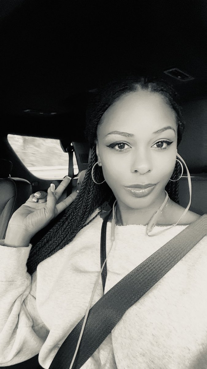 Sincerely, Mia. tweet media