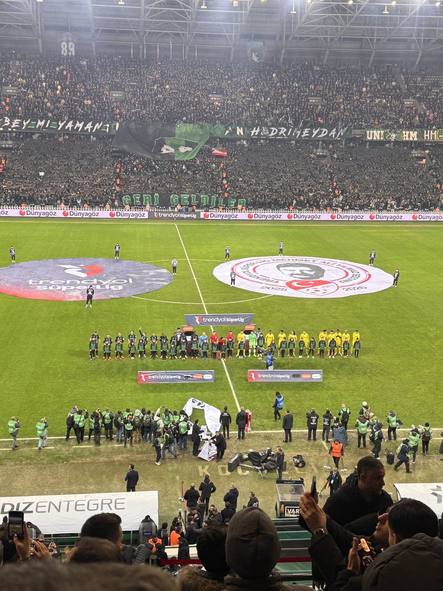 OkochaBey's tweet photo. BU STADYUMUN ADI ARTIK KOCAELİ ŞÜKRÜ SARAÇOĞLU OLARAK GÜNCELLENMİŞTİR.

FENERBAHÇE DEPLASMAN TRİBÜNÜ YALNIZCA 45 DAKİKADA IRZA GEÇMİŞTİR! https://t.co/lWjL5WV613