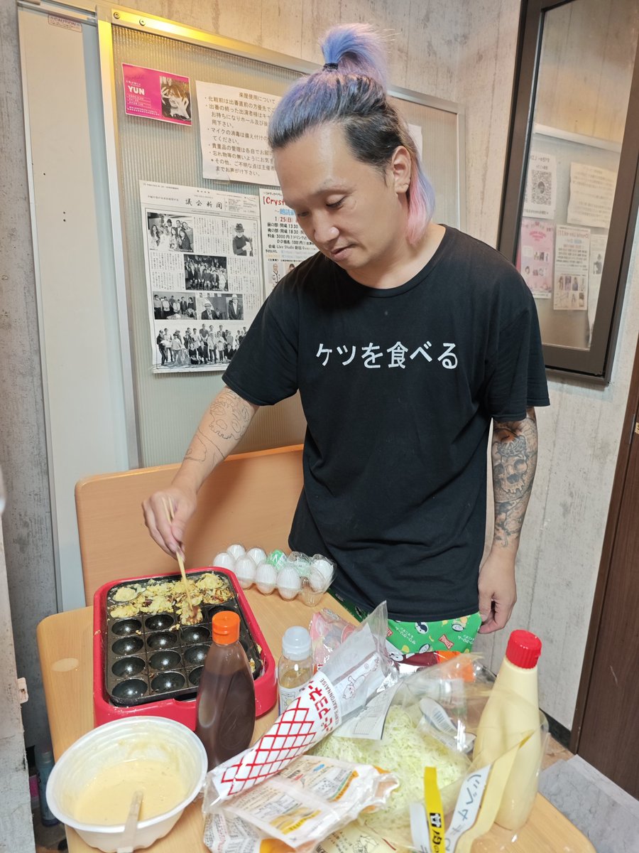 888fumofumo888's tweet image. 深夜3時にタコやき焼くスーさん🐙in神田