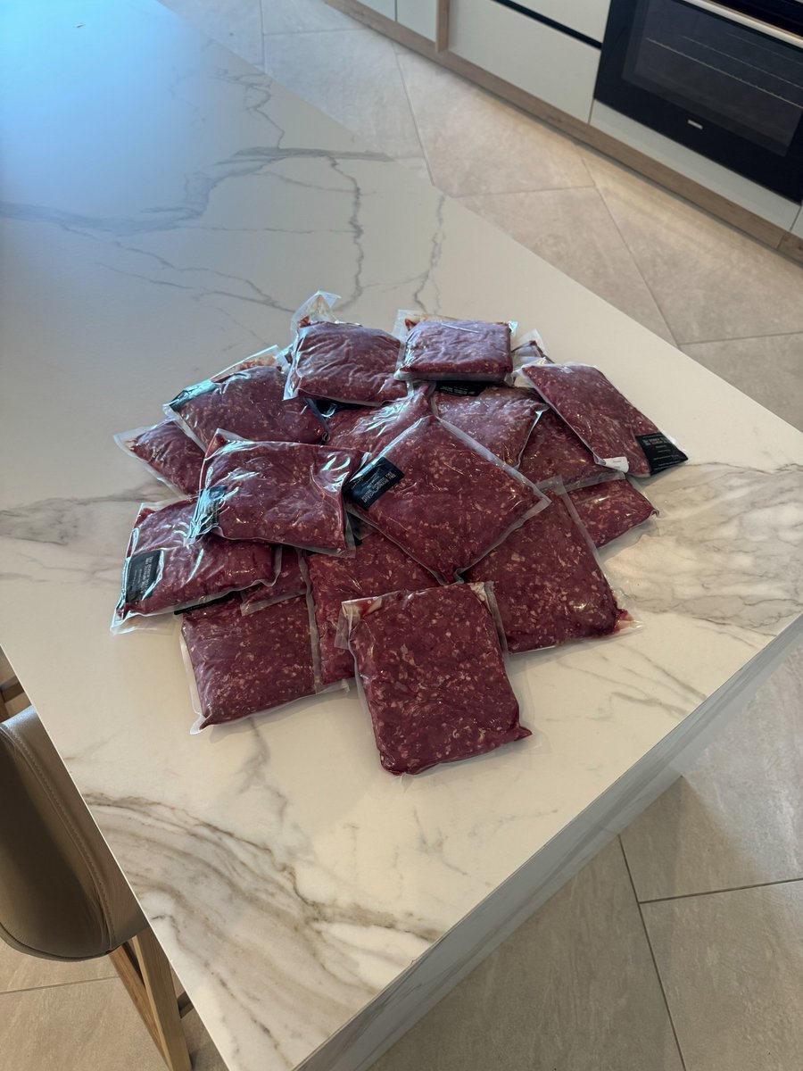 legendofroma's tweet photo. I eat raw meat every day and it’s always the same questions

“But is it safe? Are you not scared?” 

It’s literally the best quality meat I can find

No hormones, no vaccines, no antibiotics, obviously grass-fed, straight from the farm 

But the people eating cooked and processed crap all year round ask me if I’m concerned about safety?

Interesting times we live in