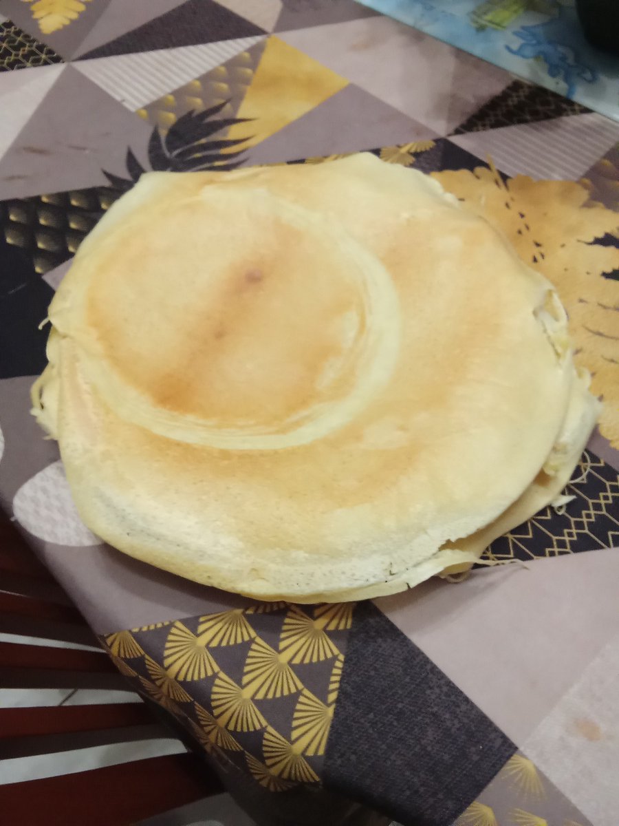SeverineChatel2's tweet photo. pancakes with my goddaughter https://t.co/X7dWv5SggG