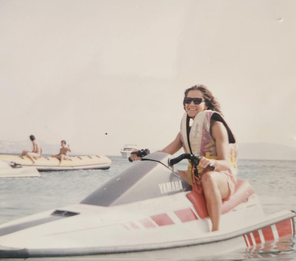 Η αδερφή μου παρέμεινε αυτό το γεμάτο ζωή, πανέμορφο και λαμπερό πλάσμα κι ας ενοικούσε 30 χρόνια ένα σπασμένο σώμα #αποχαιρετισμοι