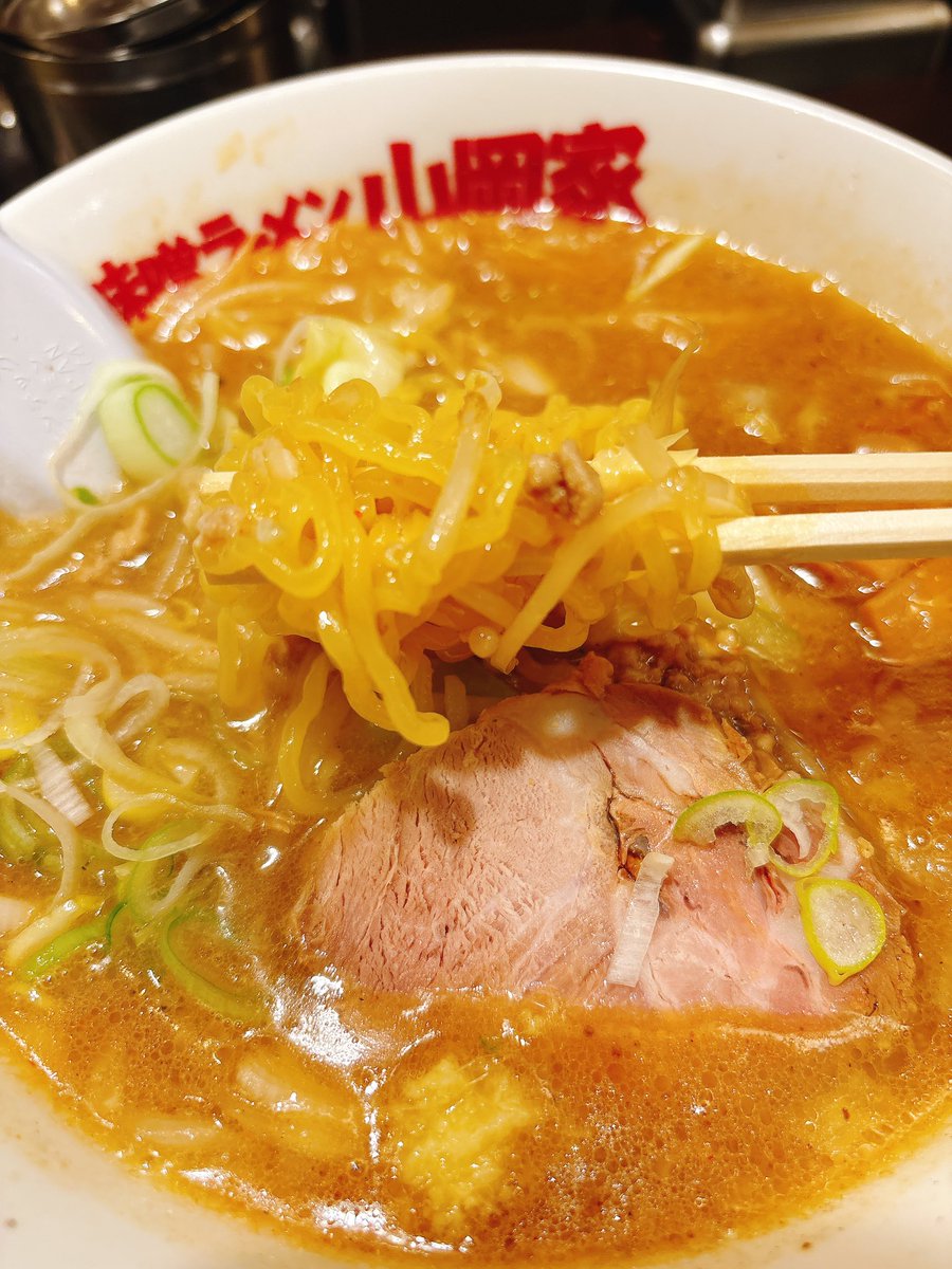 Meta_Trivia's tweet photo. 味噌ラーメン山岡家でどんぶりに頭突っ込んで寝てる人いた😂
※イメージ写真 https://t.co/ki9HyKb4VT