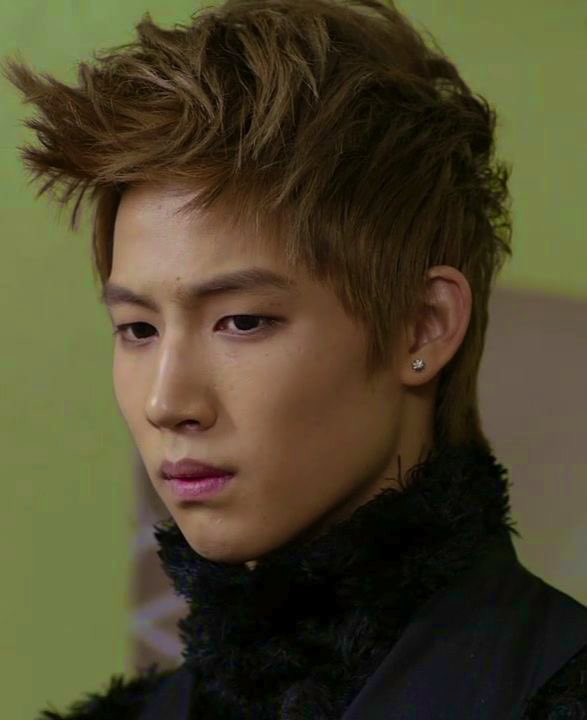 Pop7base's tweet image. GOT7’s JAY B shared that he would like to act in a drama again. 

His first acting role was in Dream High 2 in 2012, and his most recent role was in the drama Dream Knight, which aired in 2015.