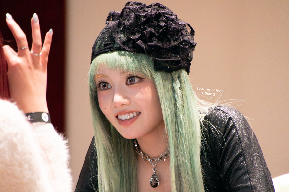 ぴいちゃん Imagine sitting across from the Princess of Japan, her eyes locked