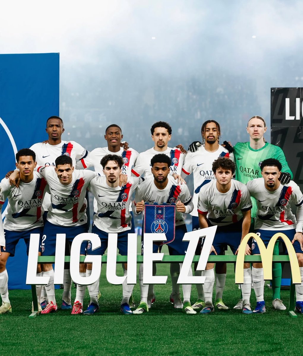 Maxdinfos's tweet photo. Lens continue de prendre des points avec un Udol en feu🔥, le PSG bat le #RCSA en étant peu convaincant. L'#OM bute face au #PFC de Kebbal et l'#OL qui continue sa série exceptionnelle revenant à hauteur des Marseillais. La fin de saison en #Ligue1 s'annonce bouillante🇫🇷. https://t.co/53u1sVhh9g