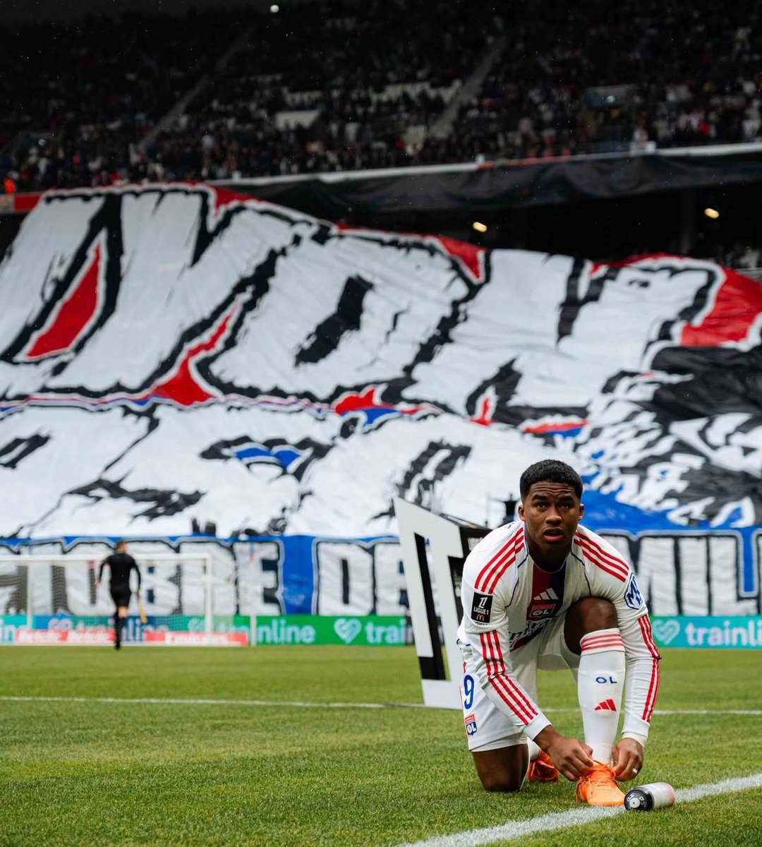 Maxdinfos's tweet photo. Lens continue de prendre des points avec un Udol en feu🔥, le PSG bat le #RCSA en étant peu convaincant. L'#OM bute face au #PFC de Kebbal et l'#OL qui continue sa série exceptionnelle revenant à hauteur des Marseillais. La fin de saison en #Ligue1 s'annonce bouillante🇫🇷. https://t.co/53u1sVhh9g