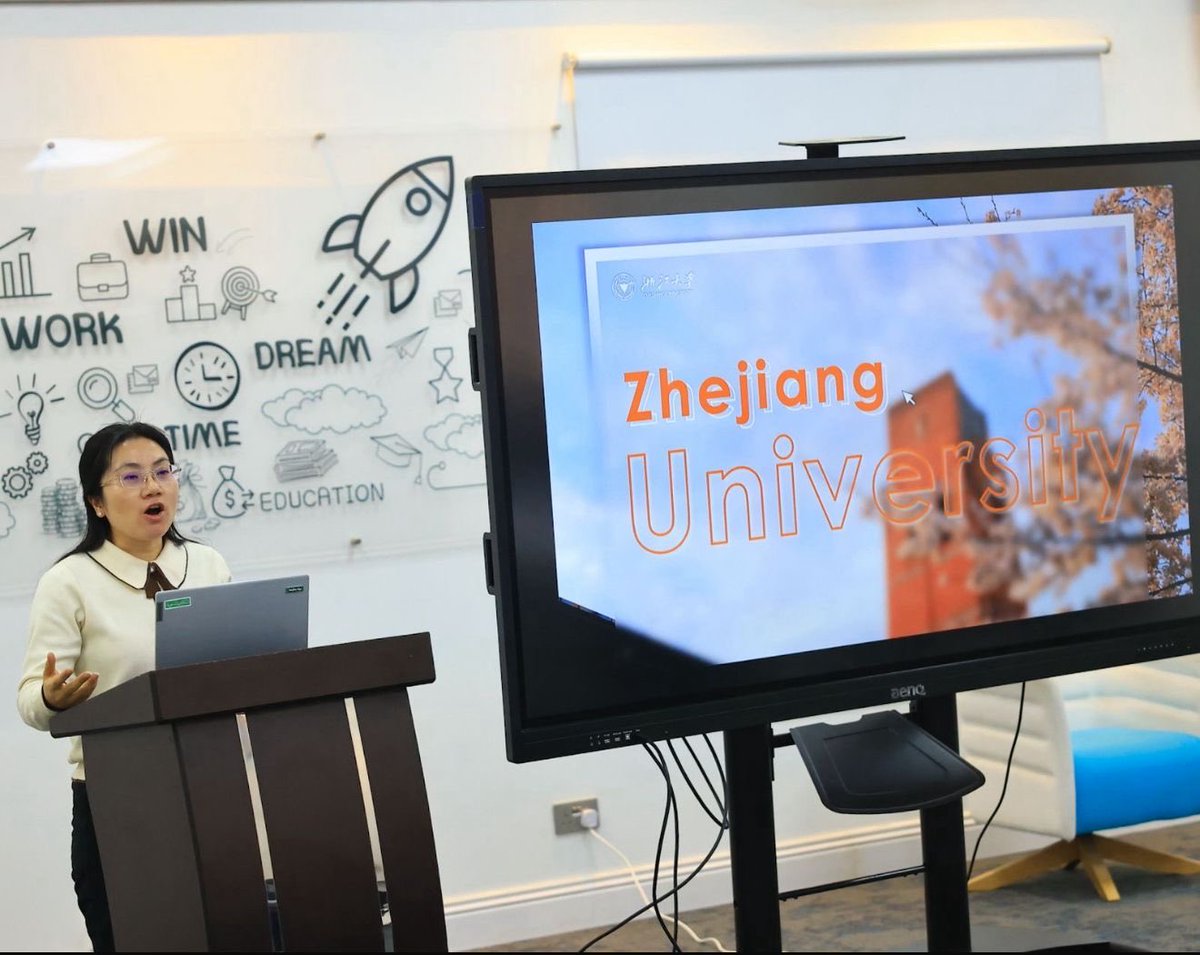 عمادة البحث والدراسات العليا tweet media