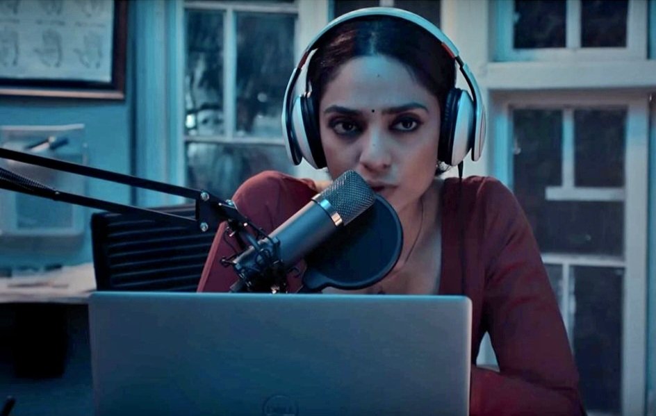 upalakbr999's tweet image. Watched #Cheekatilo on OTT and I honestly couldn’t take my eyes off #SobhitaDhulipala. Her screen presence is magnetic, we really need to see much more of her on screen!
🙏🏻🙌🏻✨