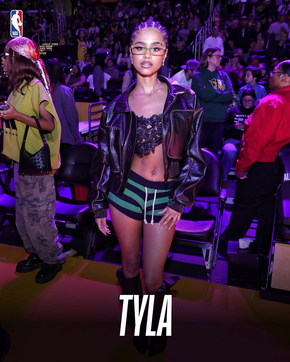 NBAIndia's tweet image. Music artists that have been taking over globally and courtside on #NBACelebRow! 🎶🎤

#Throwback #NBAIndia #GRAMMYs