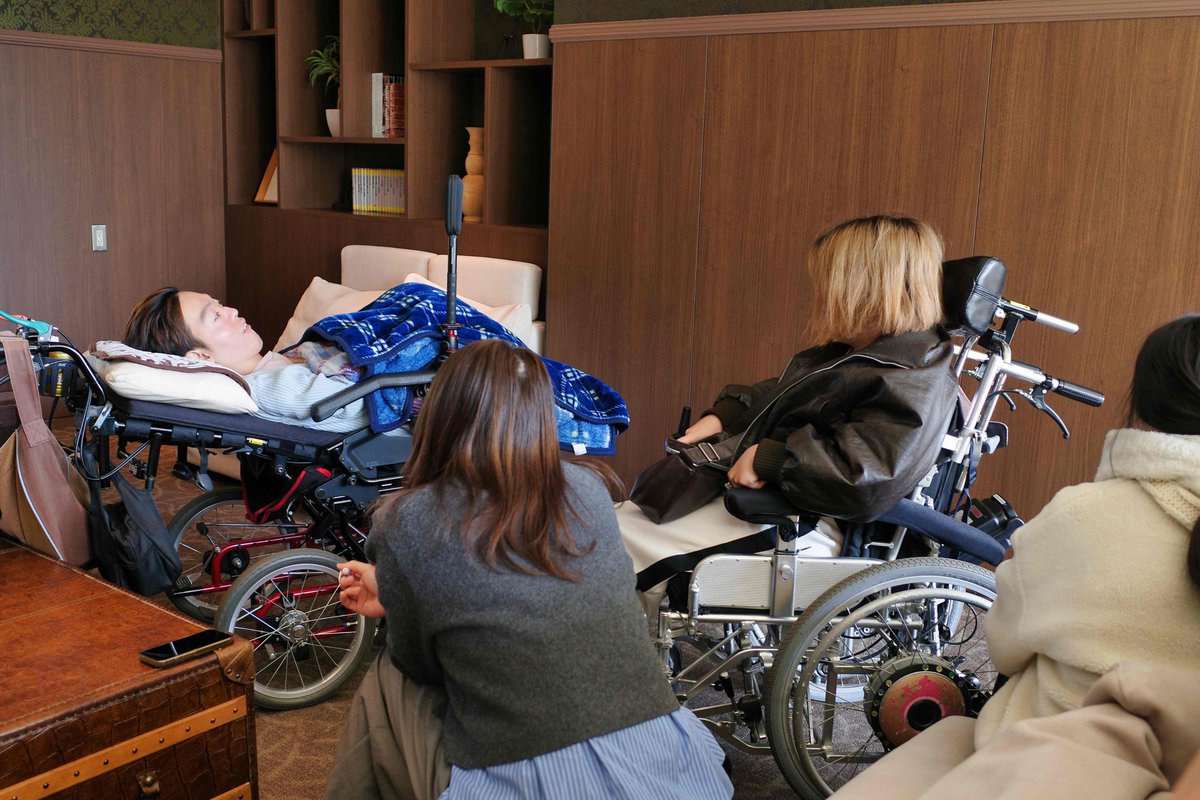 本日は、
明日里さんと久田さんが構想中のビジネスについて、ご相談をお受けしました！

写真のとおりですが、
お二人ともかなり前のめりで、質問の連打…😂

その分、こちらも遠慮なしに本音で話せて、
とてもいい時間でした。