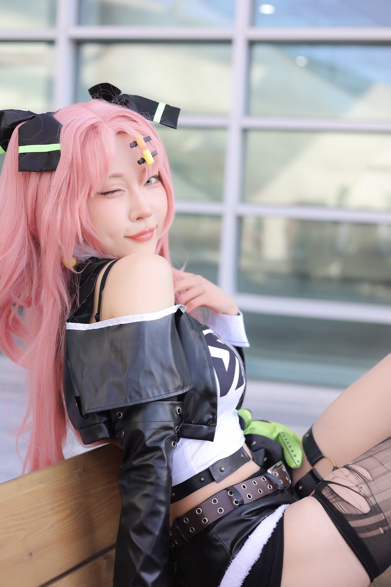 #청코_후기 

토요일 니콜, 일요일 G36C로 다녀왔습니다!
컨디션 이슈로 양일 상태가 메롱이었는데도 같이 사진 많이 찍어주셔서 압도적 감사드립니다🙇🏻‍♀️ 이번에도 혼자 다녀왔지만 먼저 말걸어주시고 저랑 놀아주신 분들 덕분에 외롭지않고 재밌게 놀다왔네욧 선물도 감사합니다ㅎㅎ 
일페때 뵈어요👋