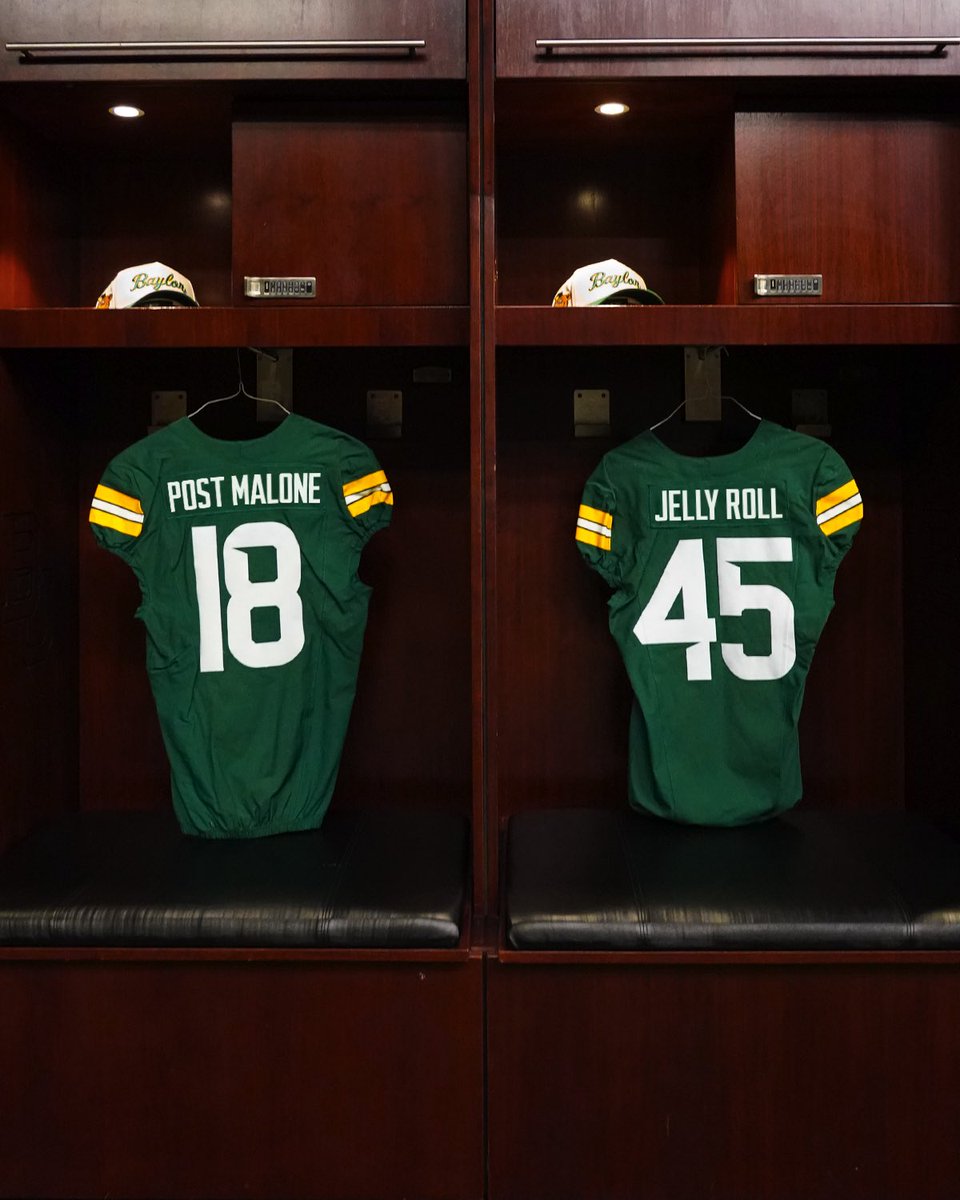 BaylorAthletics's tweet image. The locker room is already set 🎤🎶

See you at @McLaneStadium!