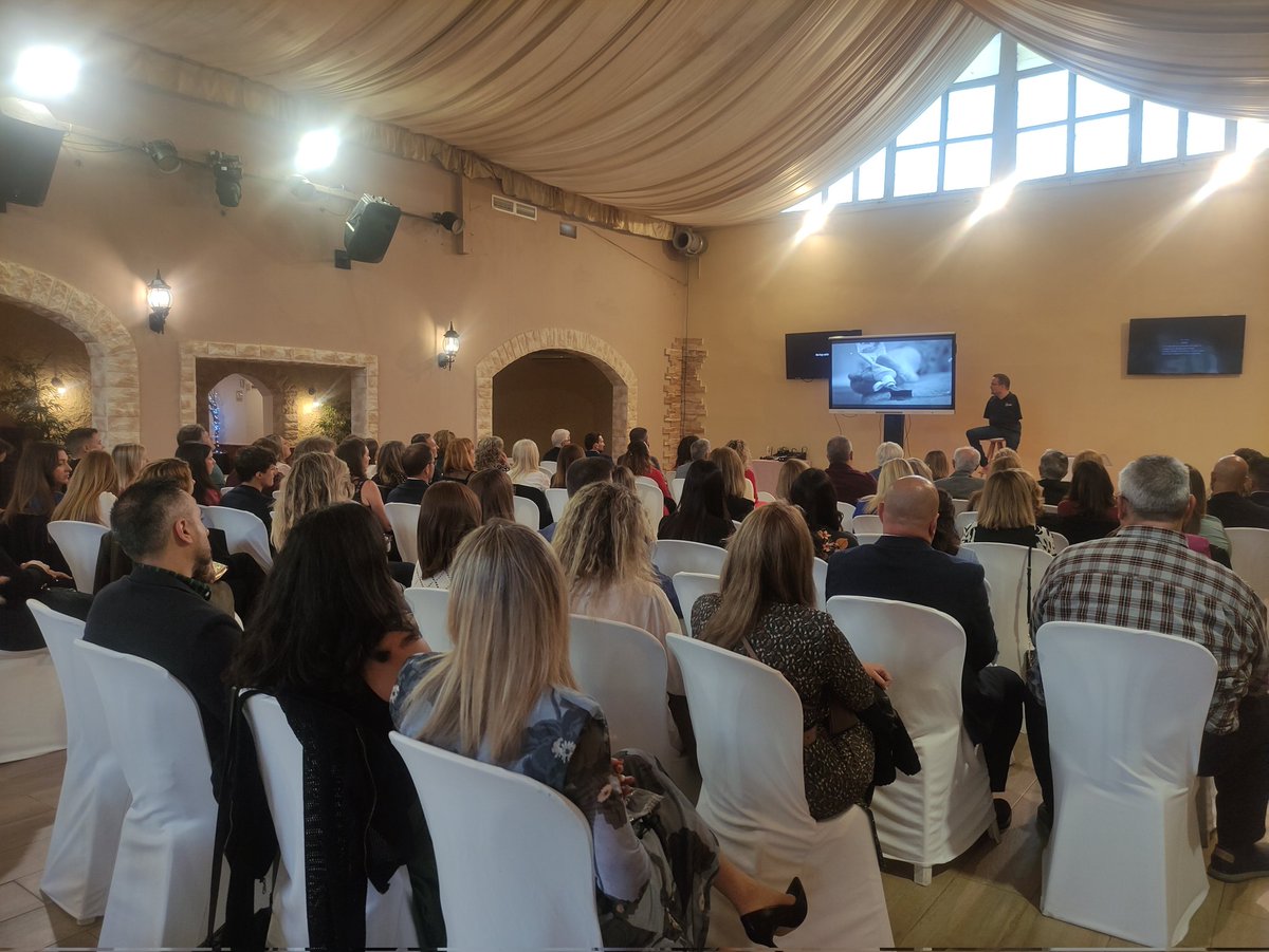 🐾 TESTIMONIOS #DelosPiesalaCabeza

🧙‍♂️ Muchas GRACIAS a #AntonioAguilar, presidente de <a href="/COMAMEL_/">COMAMEL</a>, por seguir recomendando nuestra #charla después de confiar en ella para clausurar el acto de celebración de su 32 aniversario de su cooperativa de maestros en abril de 2024

✅